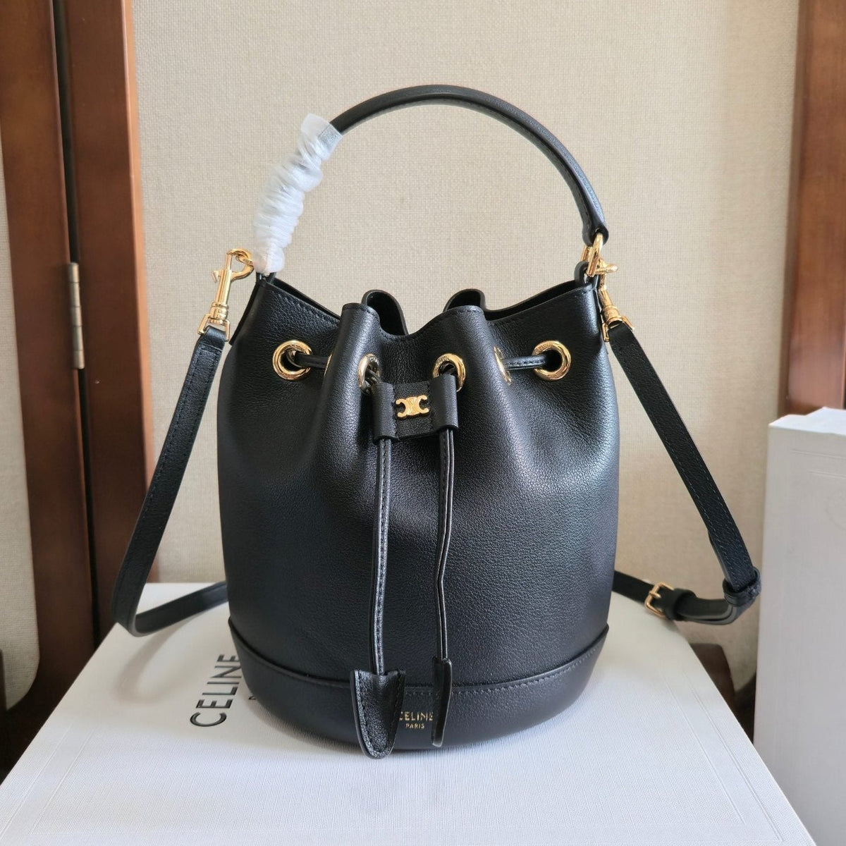 Celine 2025 Teen Clara Bucket Bag 19cm Black Calfskin 276317