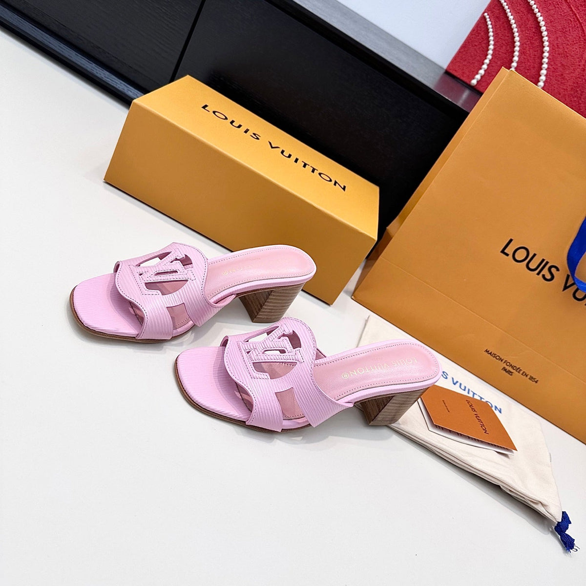 Louis Vuitton 2026 LV Isola Mules Leather 787764