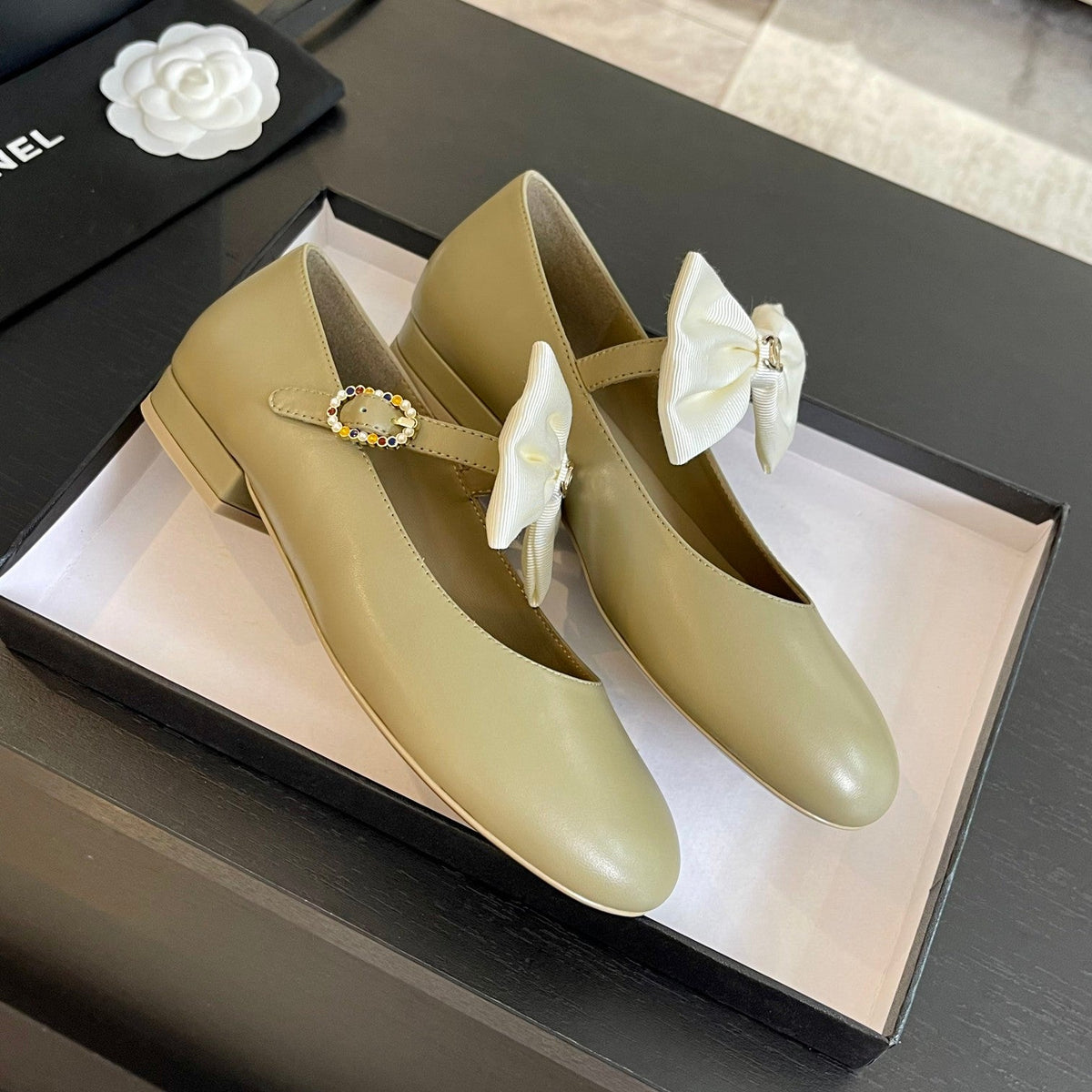 BALLET FLAT EICRU BEIGE LAMBSKIN WITH WHITE BOW