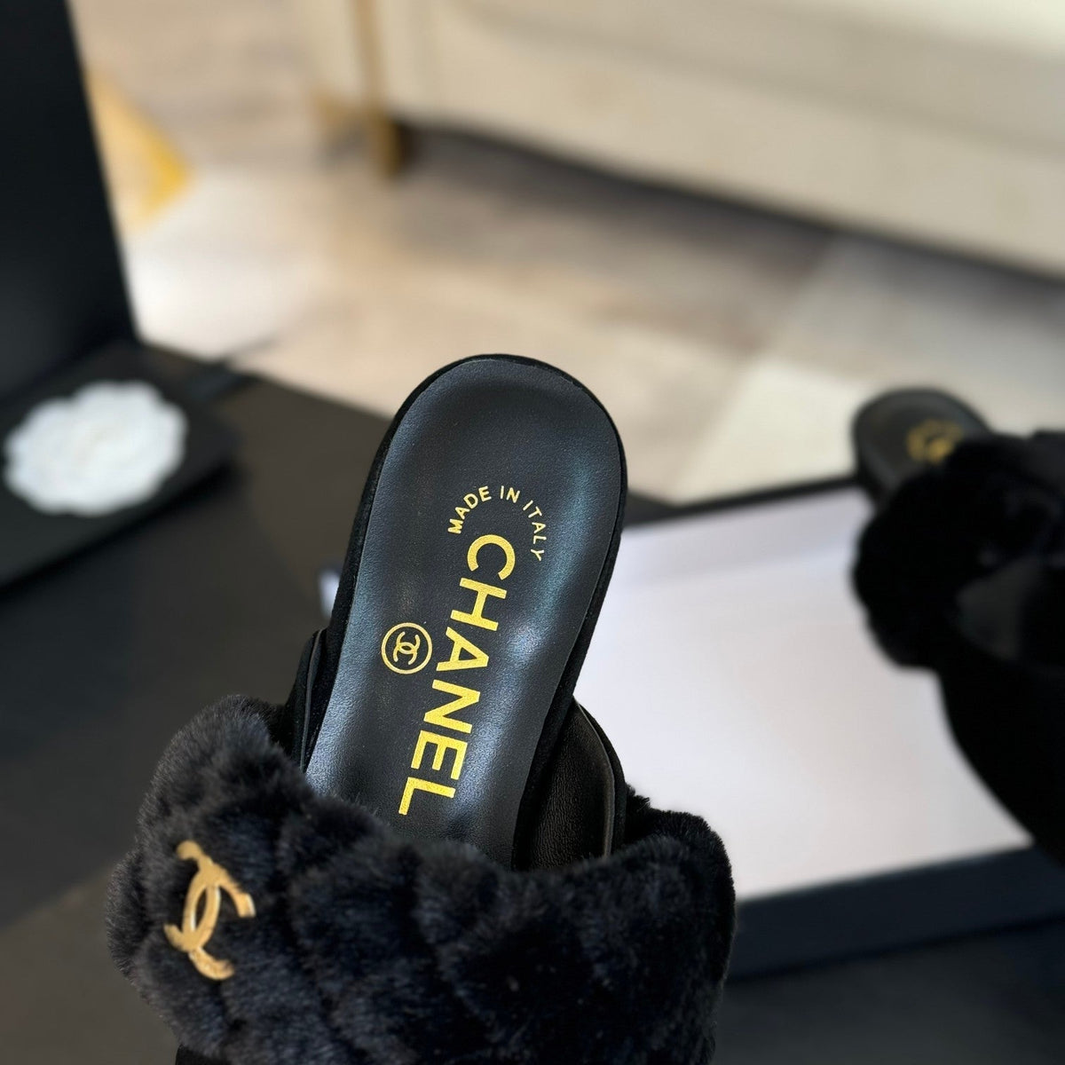 CC MULE IN BLACK SMOOTH FLEECE WITH GOLD HARDWARE
