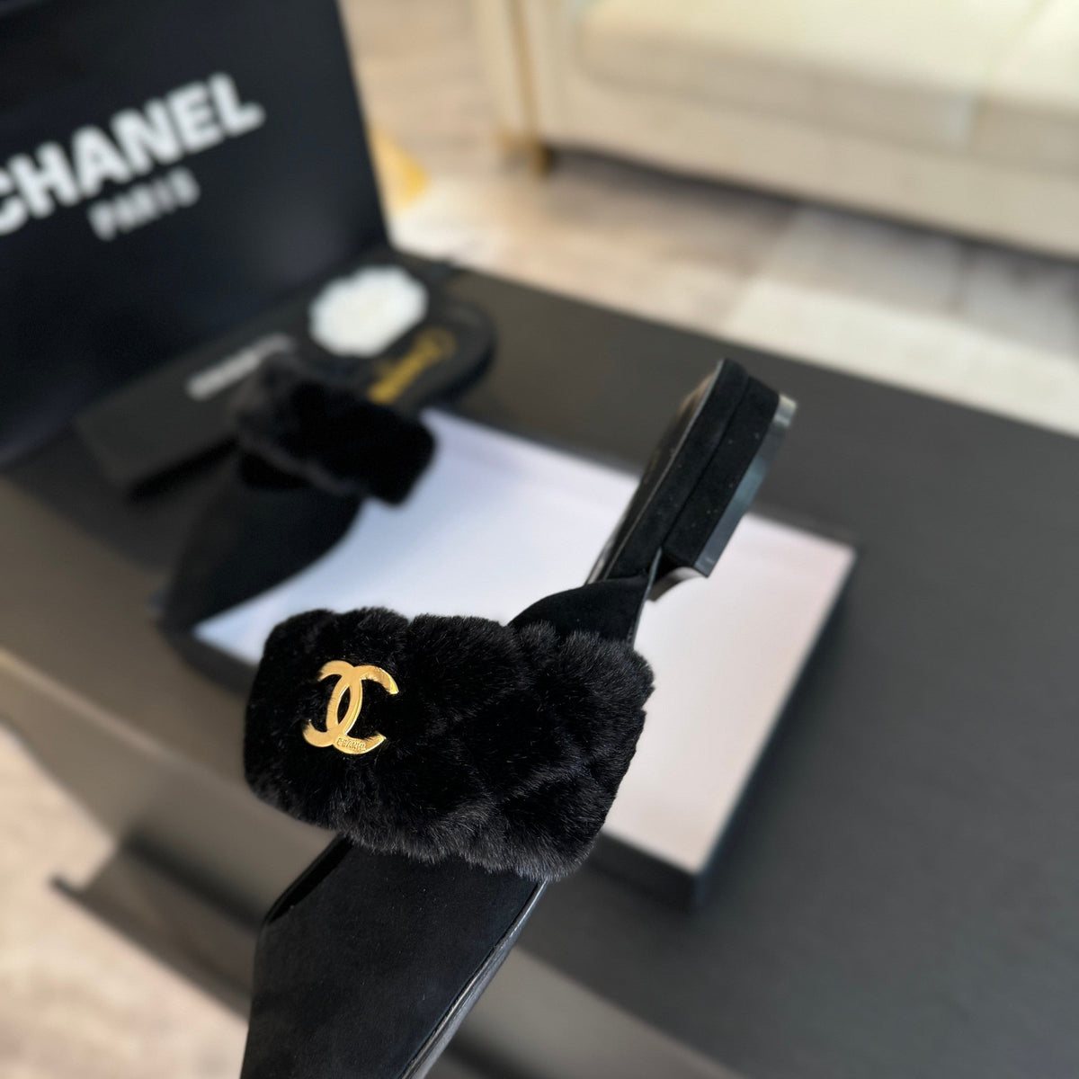 CC MULE IN BLACK SMOOTH FLEECE WITH GOLD HARDWARE