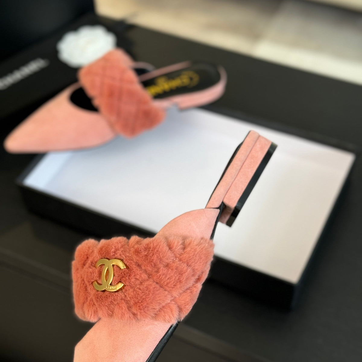 CC MULE IN LIGHT PINK SMOOTH FLEECE WITH GOLD HARDWARE