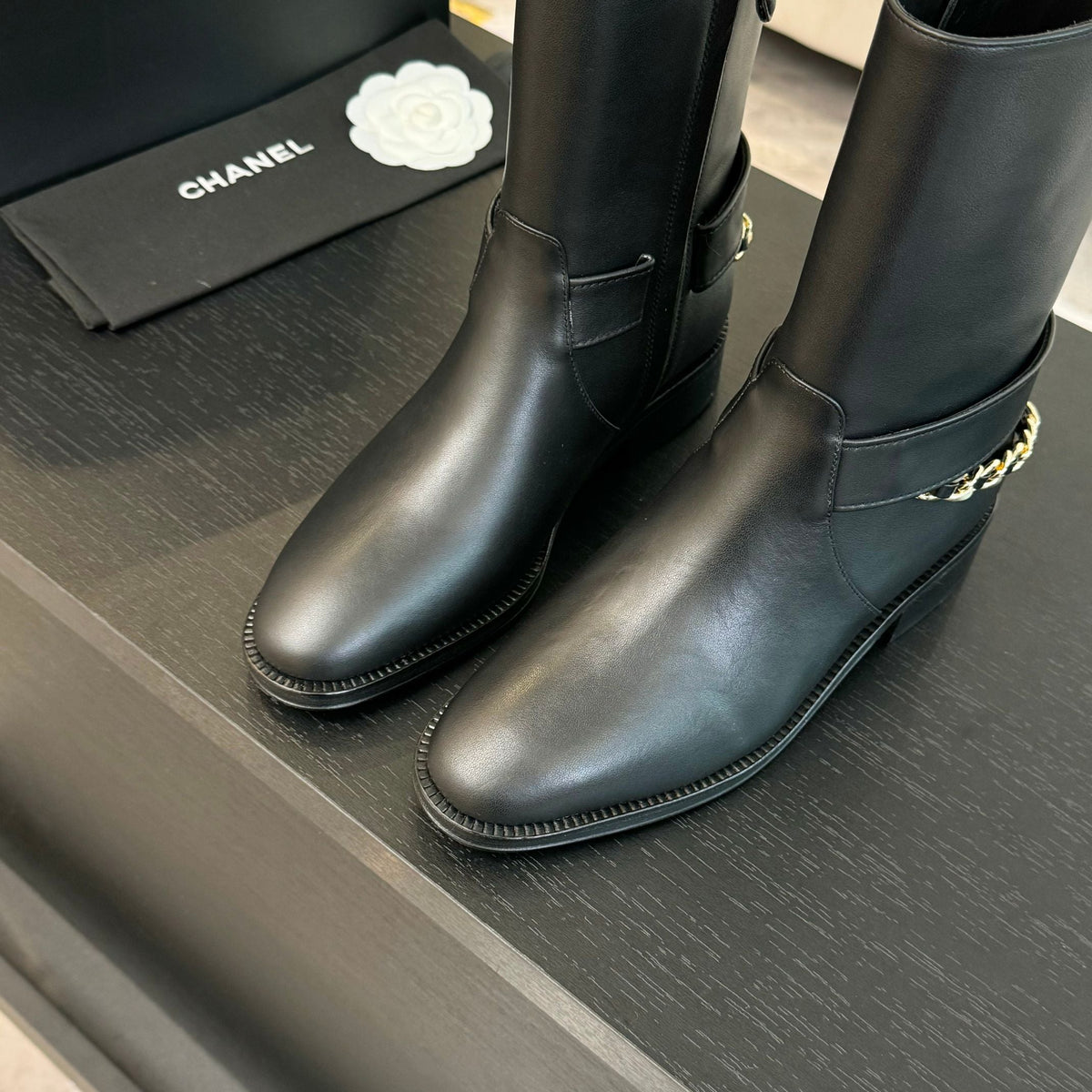 CC Short Boots 30mm Plain Black Chain Cowhide