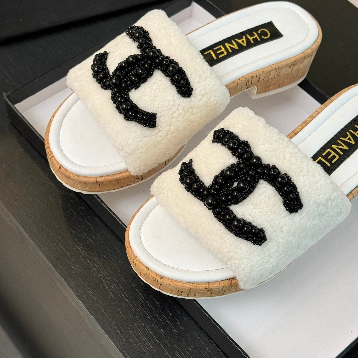 CC Slippers White Wool And Calfskin