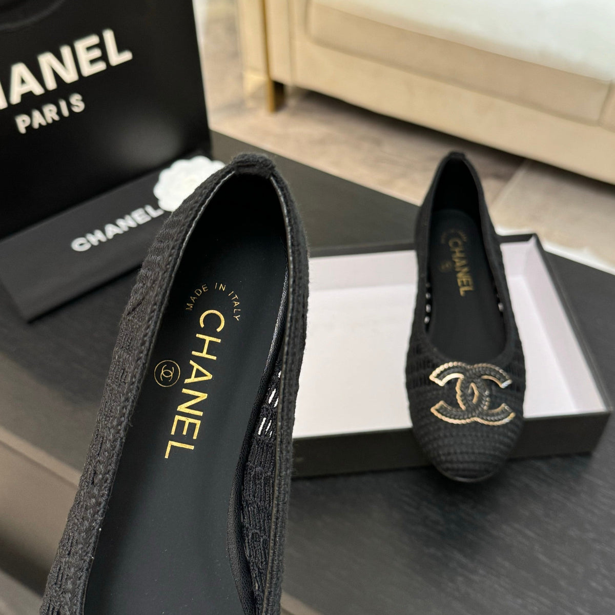 CC 25P Ballet Flat Black Raffia Large Logo