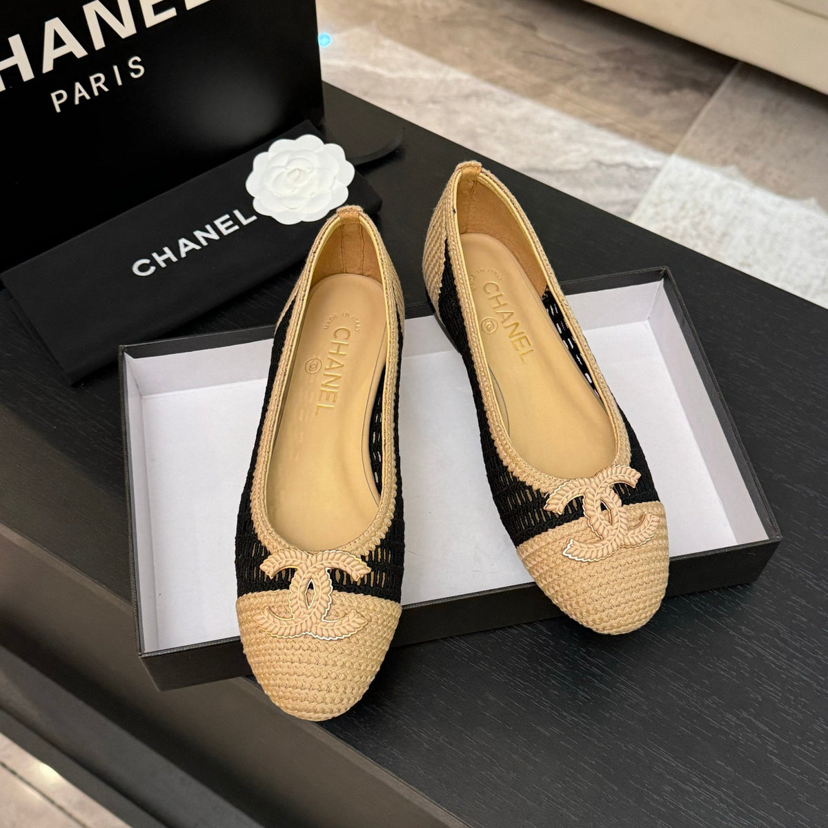 CC 25P Ballet Flat Black Beige Raffia Large Logo