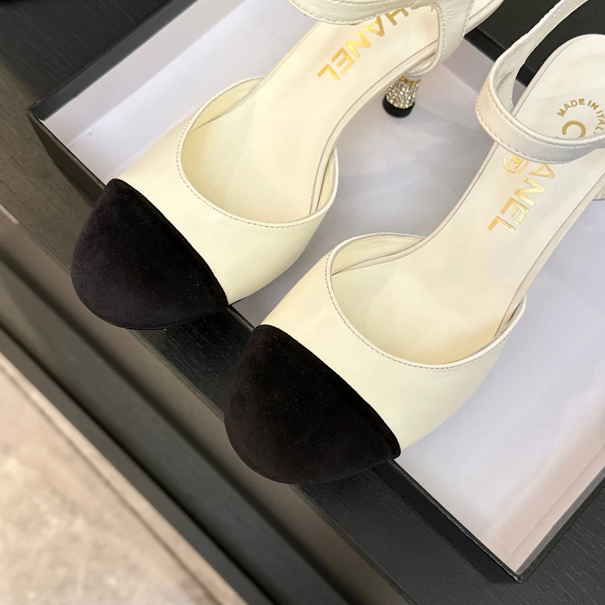 CC 25S Slingback 85mm White Calfskin Black Suede