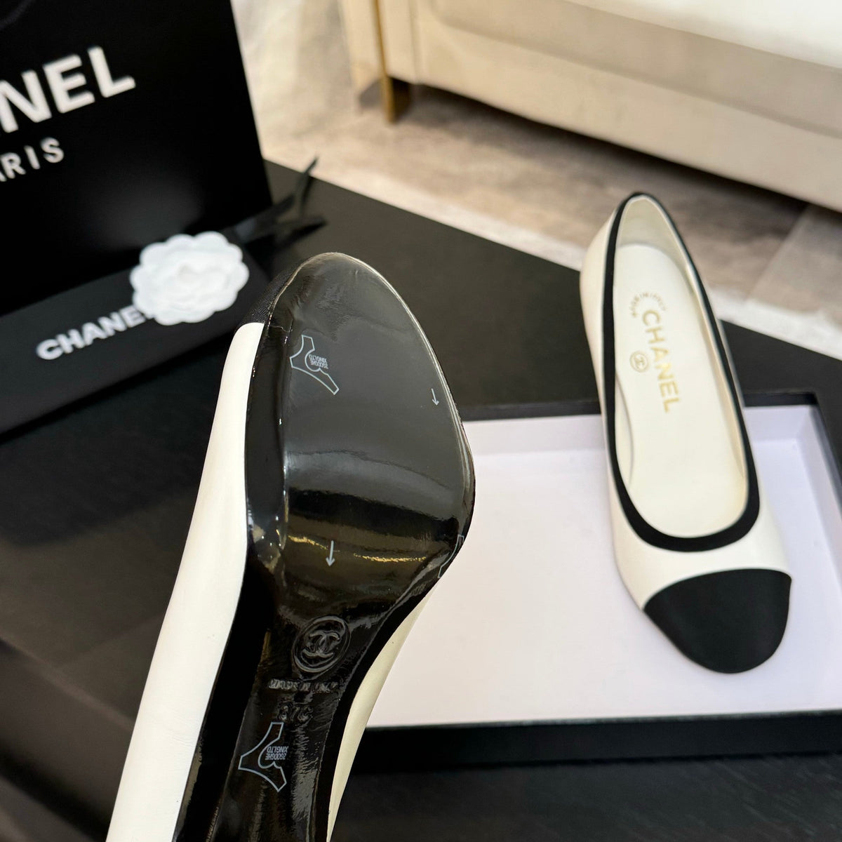 CC 25S Pump 85mm White Calfskin Black Grosgrain
