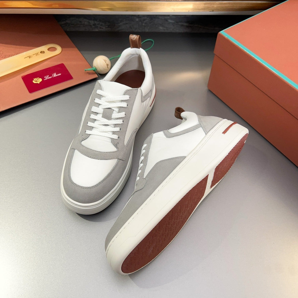 LP NEWPORT WALK SNEAKERS WHITE AND GRAY SUEDE