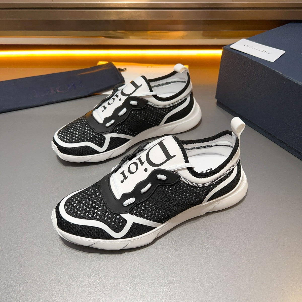 CD BASKETBALL SHOES BLACK AND WHITE BREATHABLE FABRIC