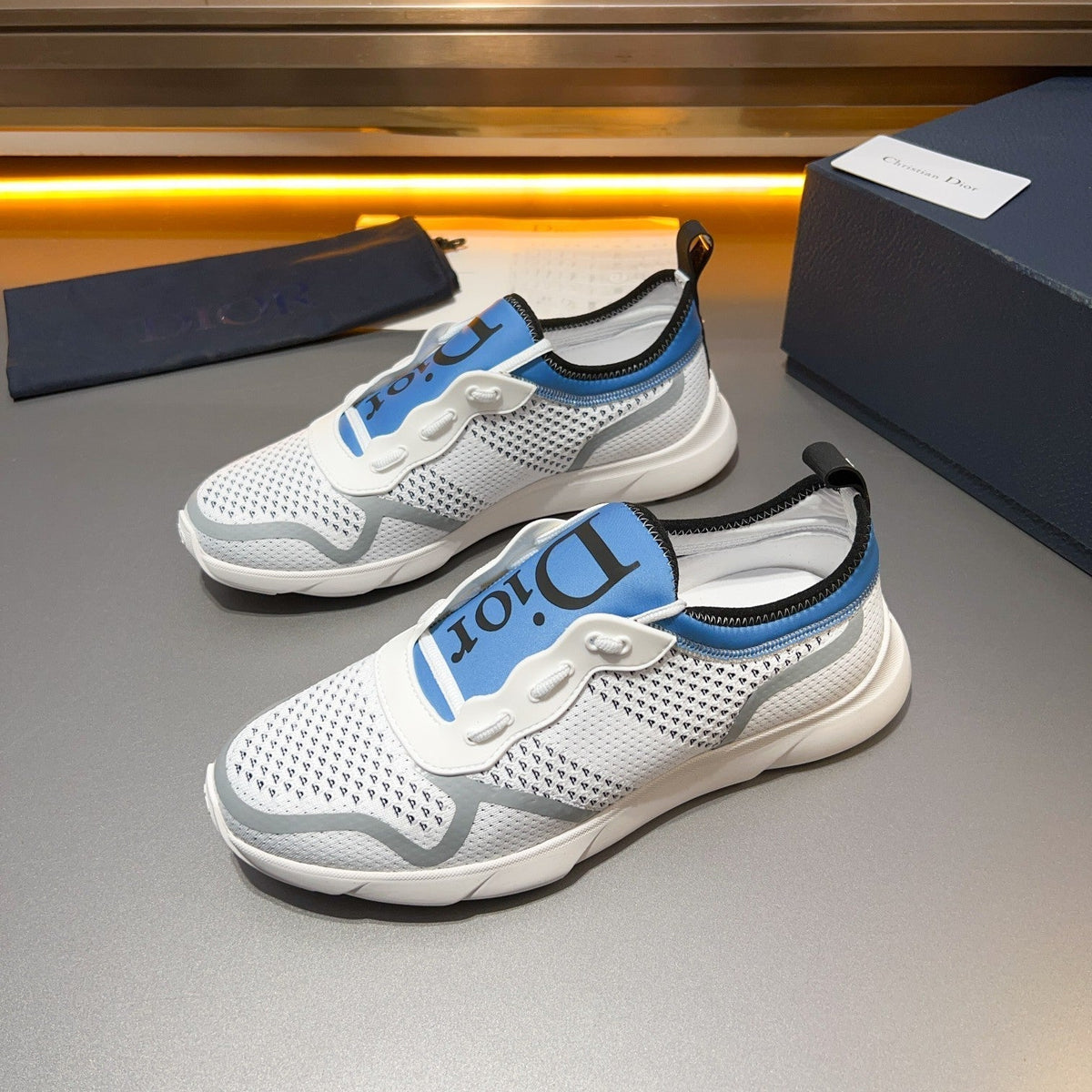 CD BASKETBALL SHOES WHITE AND COBALT BREATHABLE FABRIC