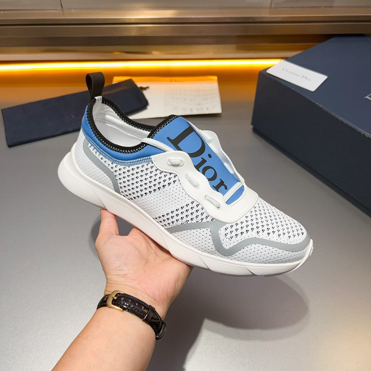 CD BASKETBALL SHOES WHITE AND COBALT BREATHABLE FABRIC