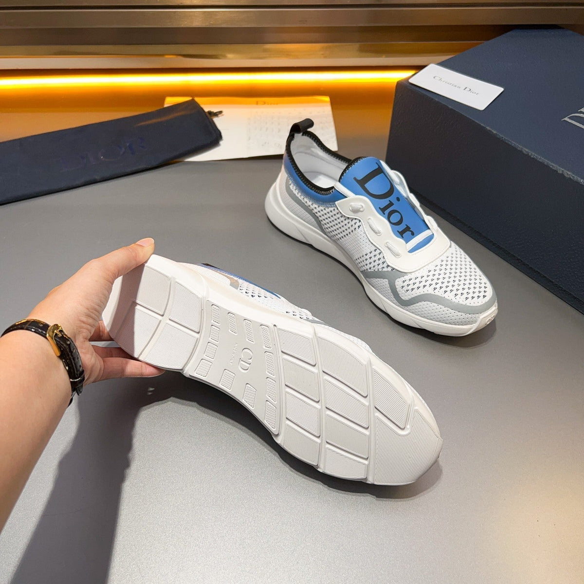 CD BASKETBALL SHOES WHITE AND COBALT BREATHABLE FABRIC