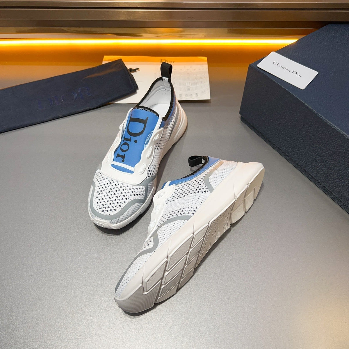 CD BASKETBALL SHOES WHITE AND COBALT BREATHABLE FABRIC