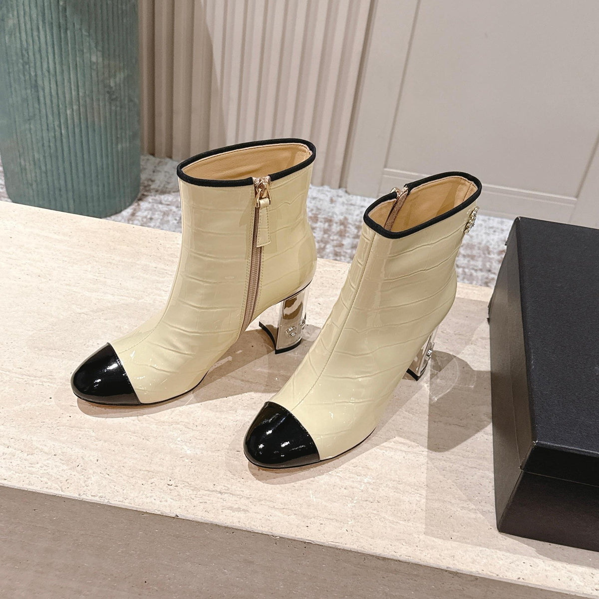 CC high-heeled ankle boots beige black patent calfskin 532832