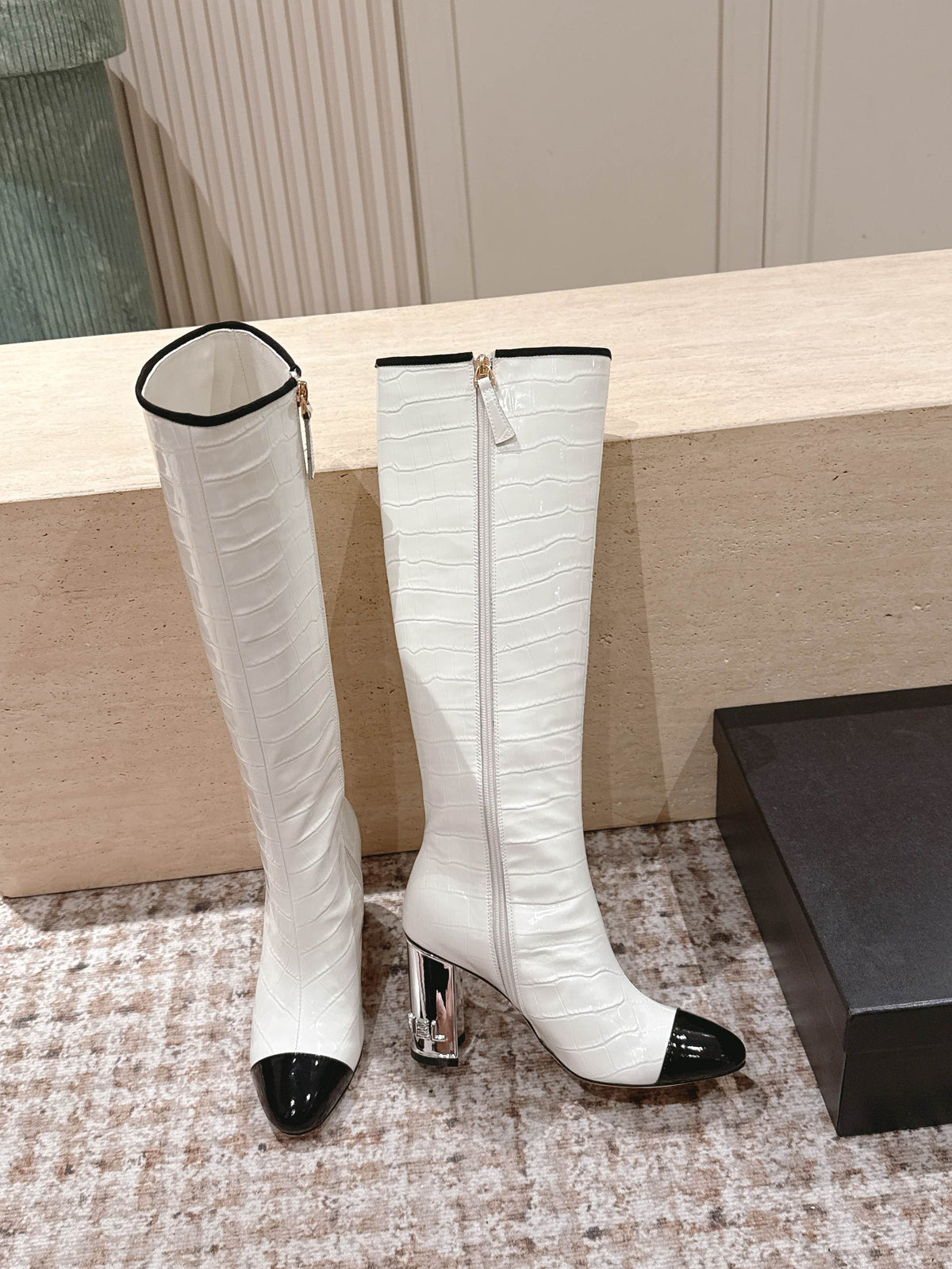 CC high-heeled boots white black patent calfskin 532834