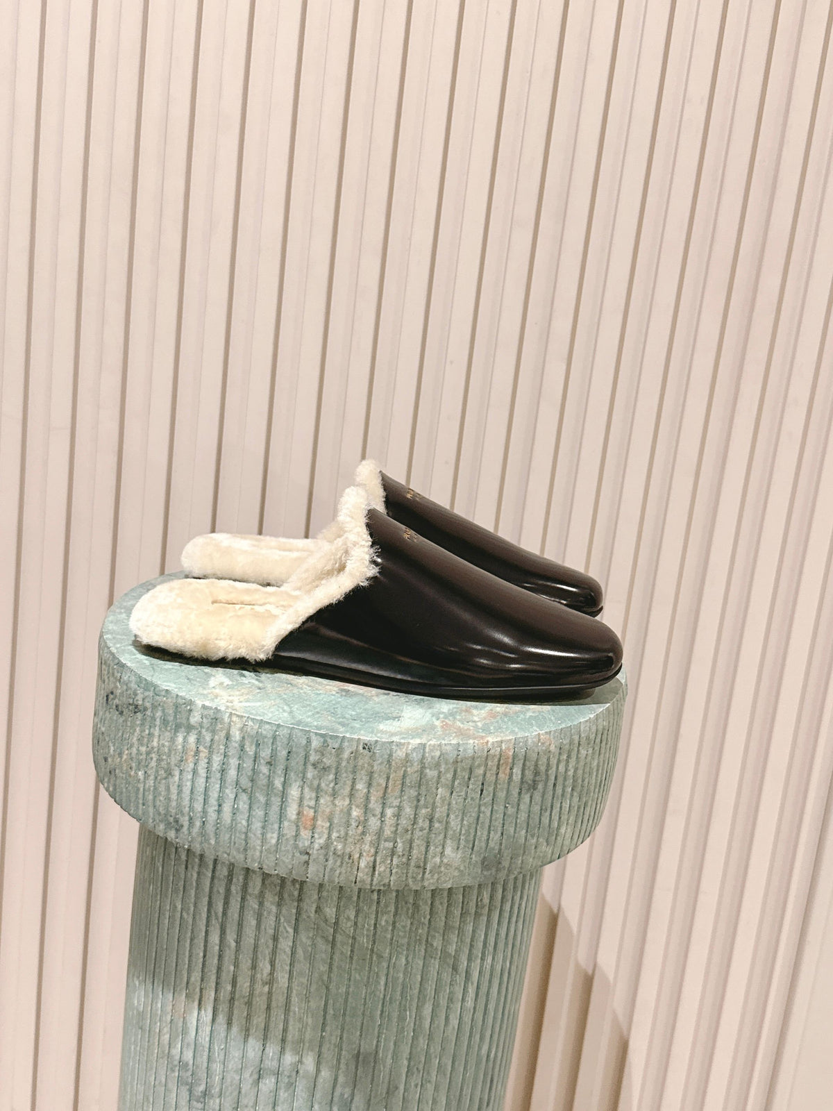 Pra 2025 Mule Black Beige Cowhide Wool 556281