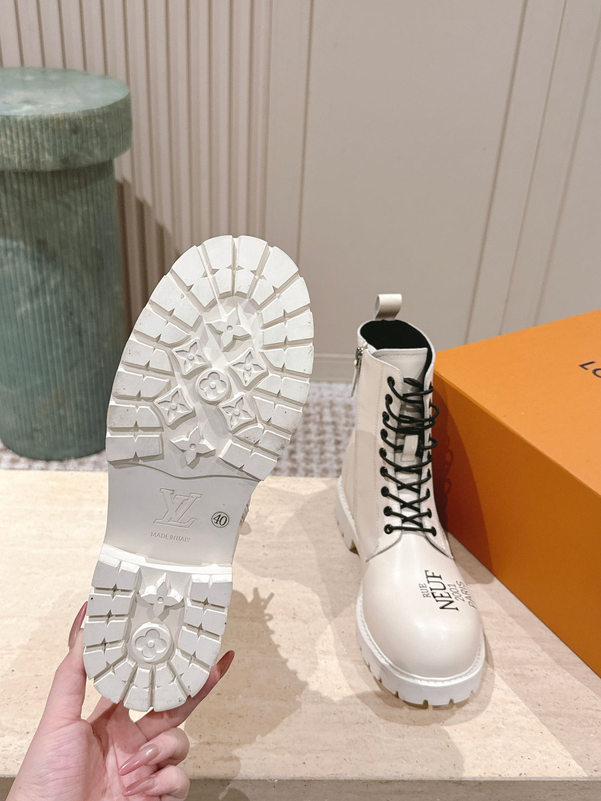 LV 25 Short Boots White Black Cowhide 576920