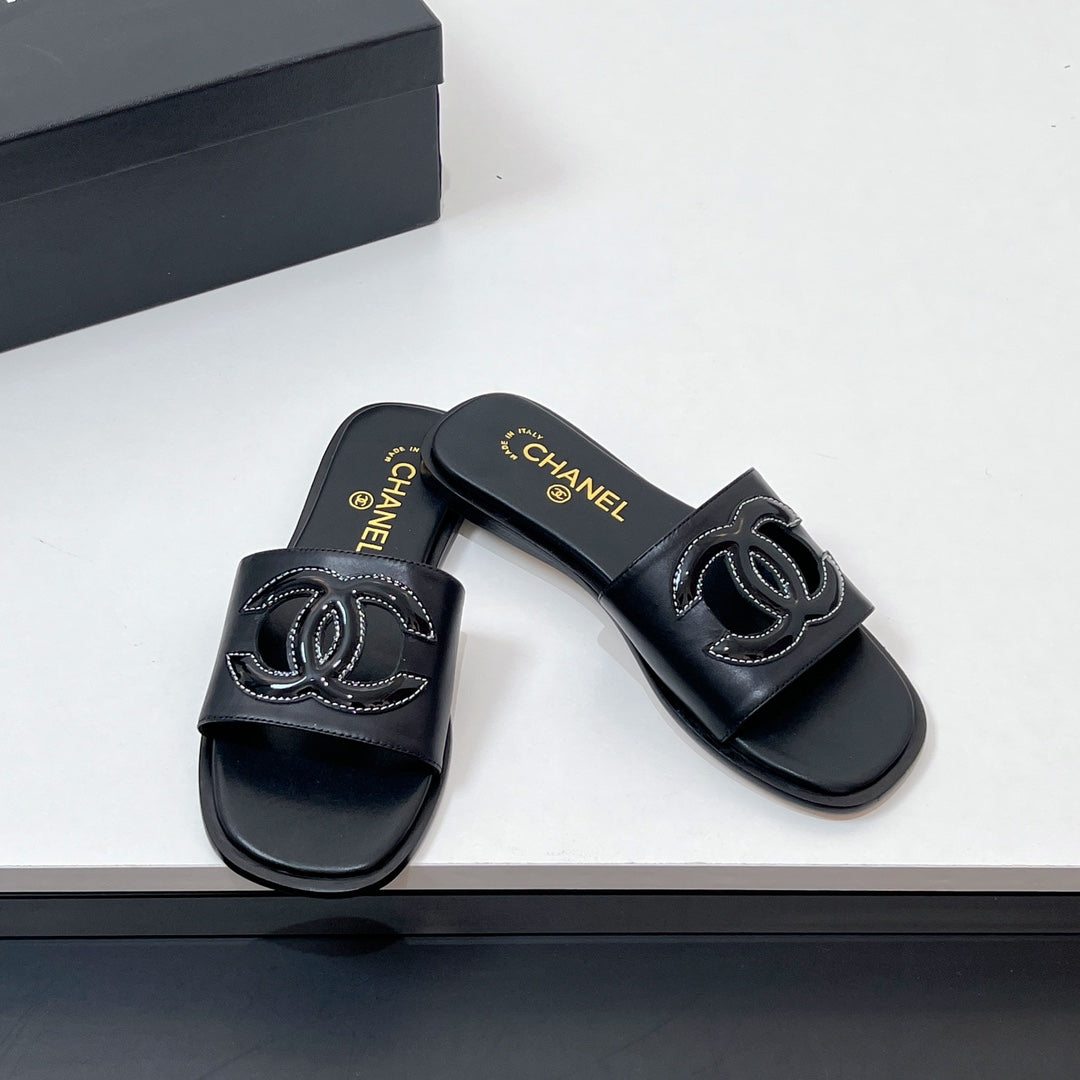 CC Slippers In Black Calfskin 149750