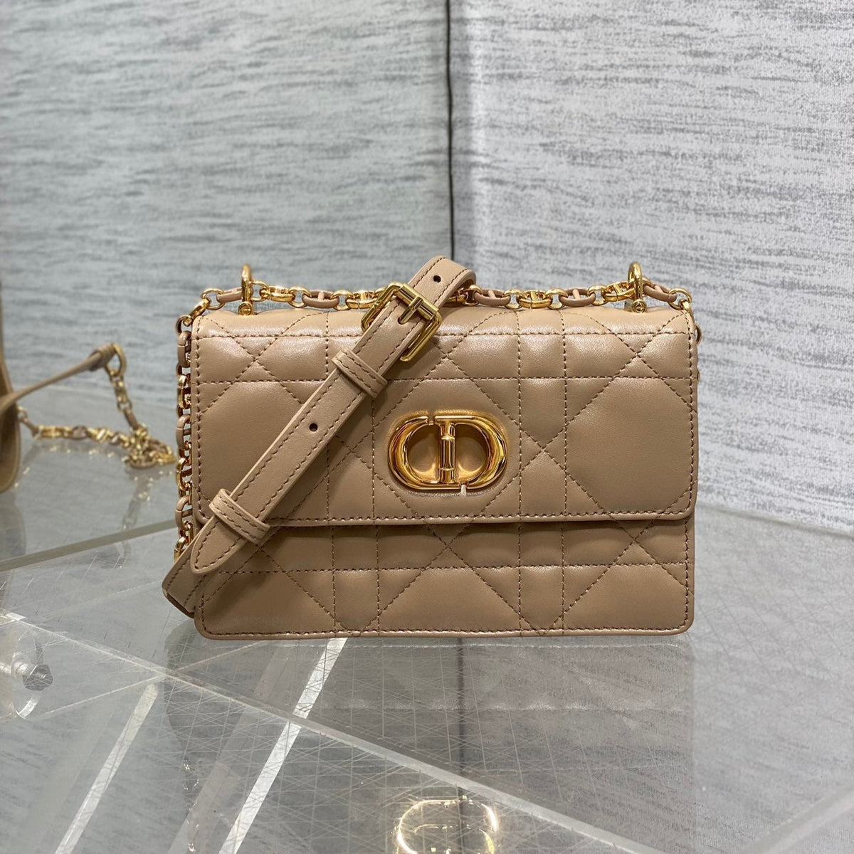 CD Miss Caro 17 Bag Biscuit Calfskin 226500