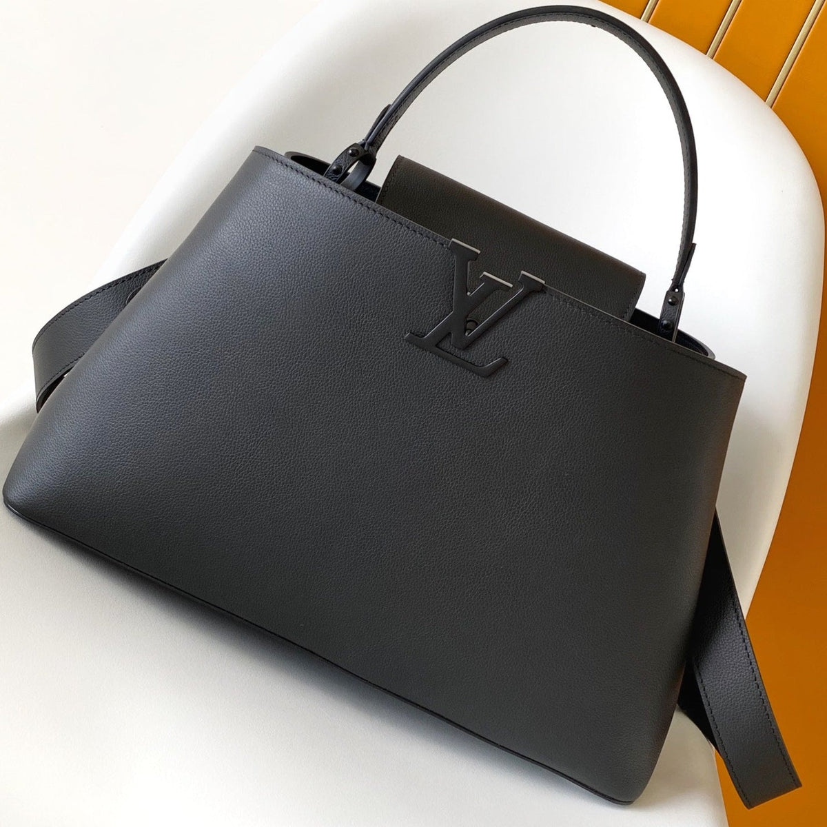 CAPUCINES GM 38CM ALL  BLACK TAURILLON LEATHER 252015