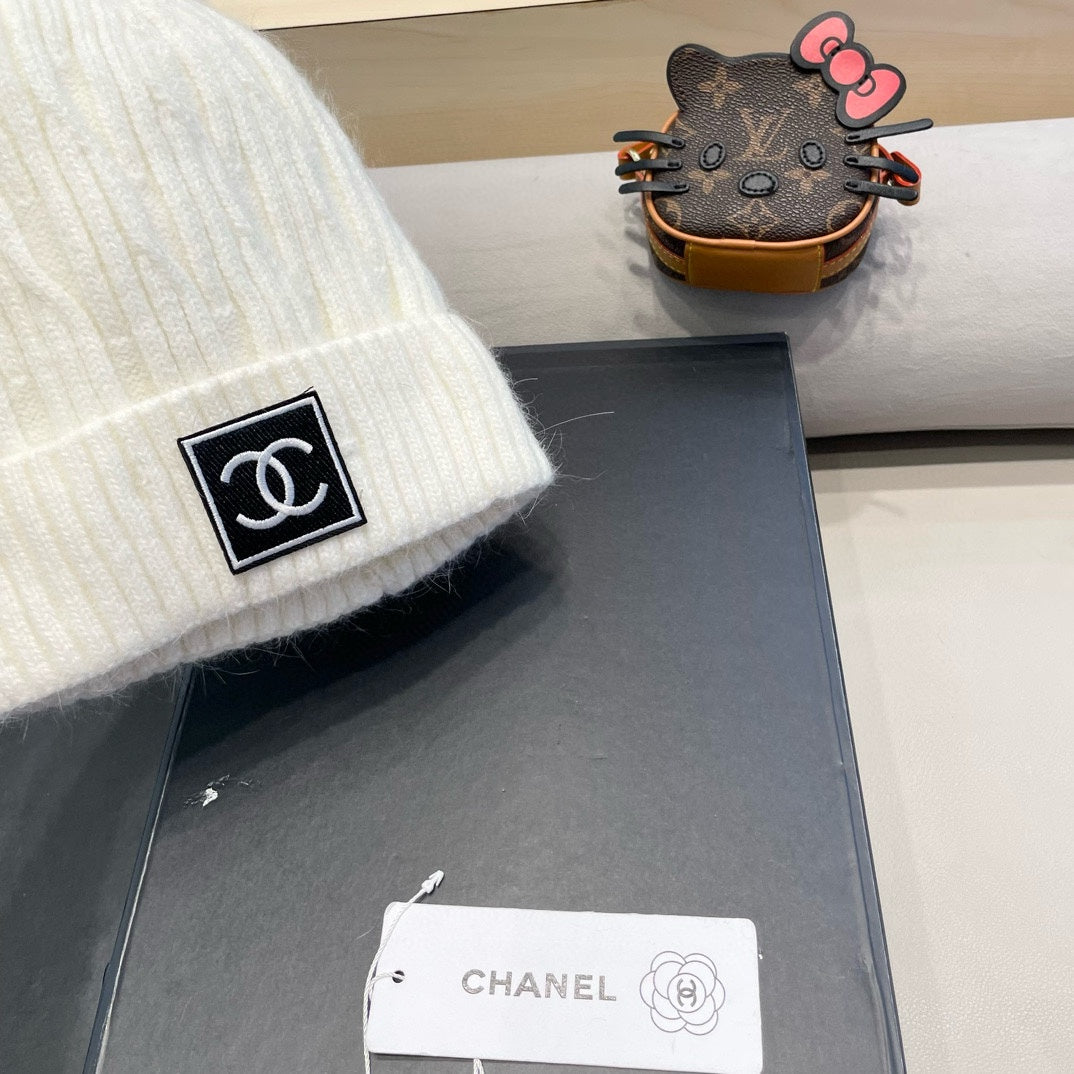 BEANIE HAT IN WHITE WOOL 422176