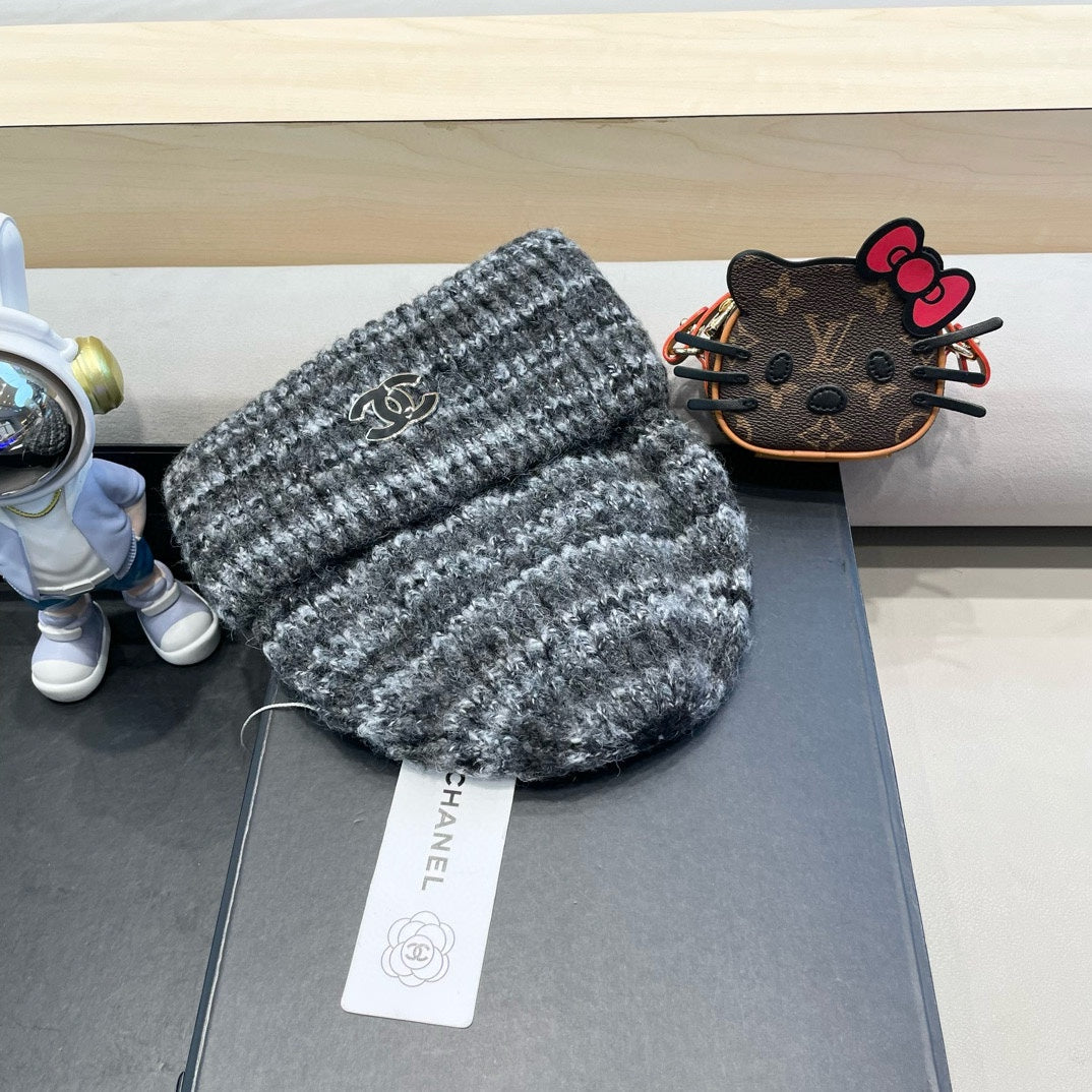 STRIPED KNITTED HAT IN DARK GRAY WOOL 424516