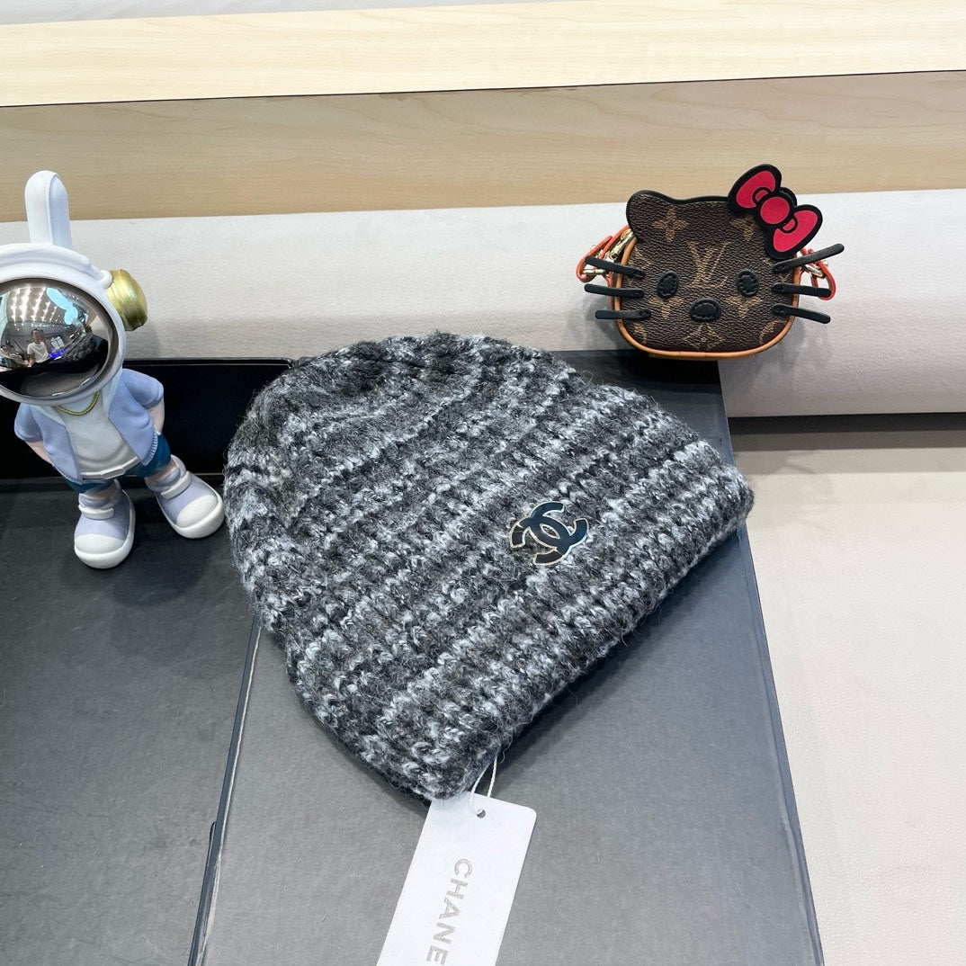 STRIPED KNITTED HAT IN DARK GRAY WOOL 424516