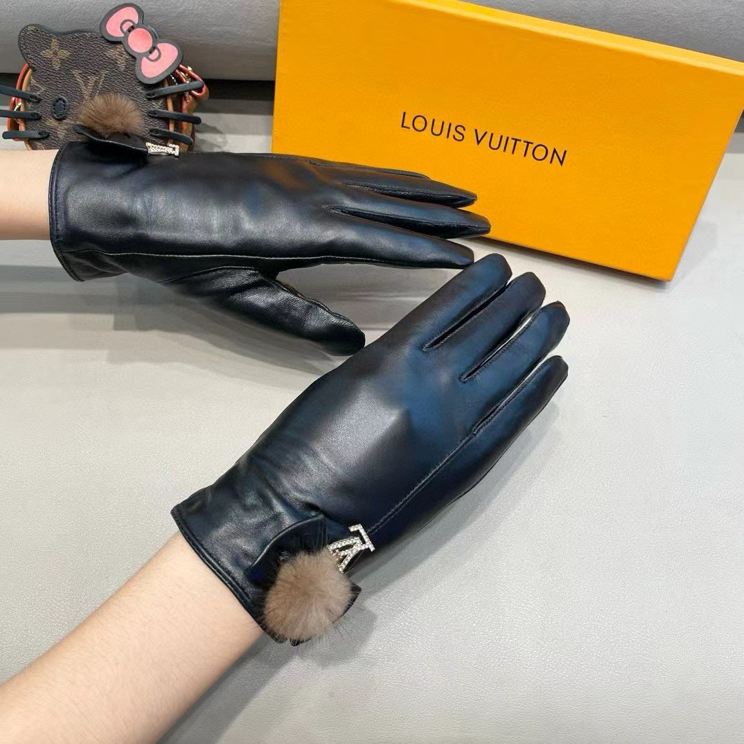 LV Gloves In Black Lambskin 458519