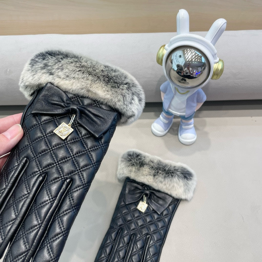 LV Gloves In Black Lambskin And Rabbit Fur 473359
