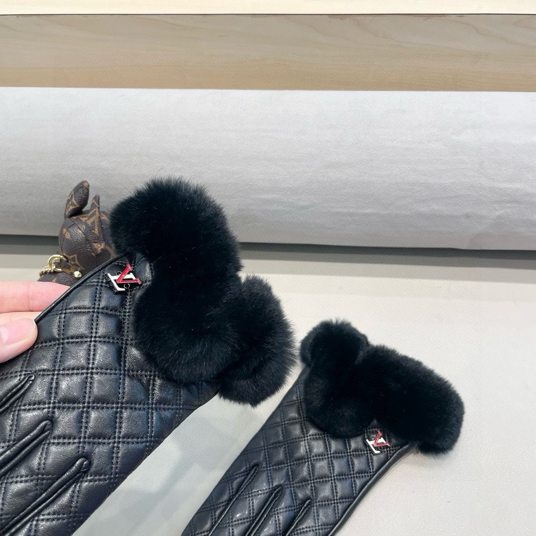 LV Gloves In Black Lambskin And Rabbit Fur 473376