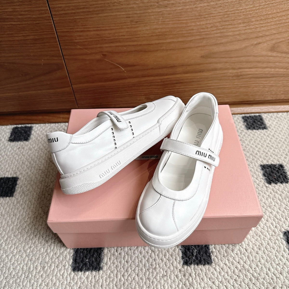 Miumiu 2026 Velcro Flat Sneakers Leather 924596