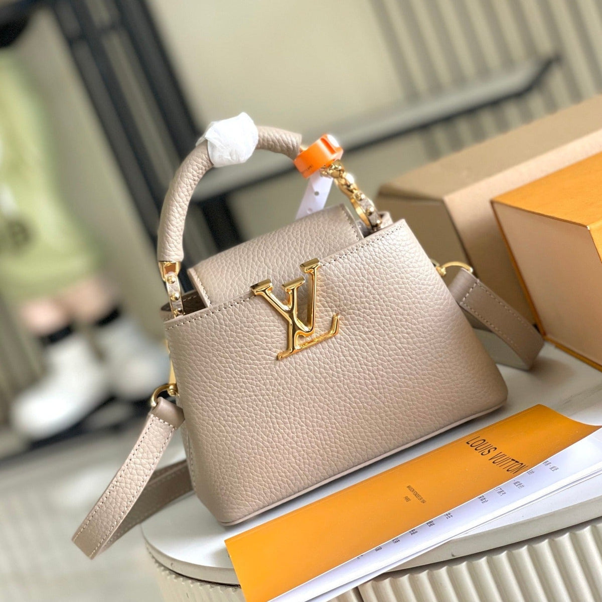 CAPUCINES MINI 21 DARK BEIGE TAURILLON GOLD HARDWARE