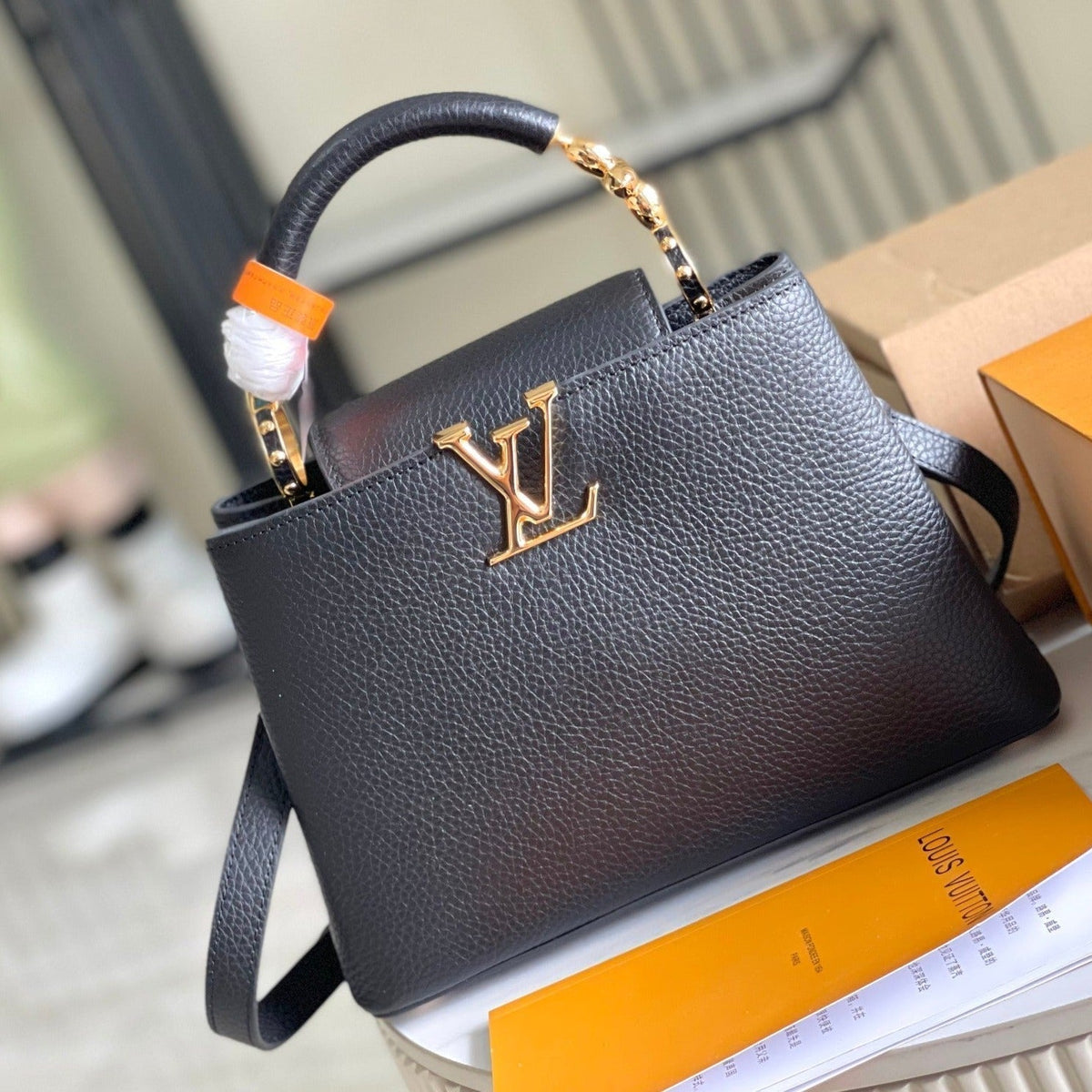 CAPUCINES BB 27 BLACK TAURILLON GOLD HARDWARE