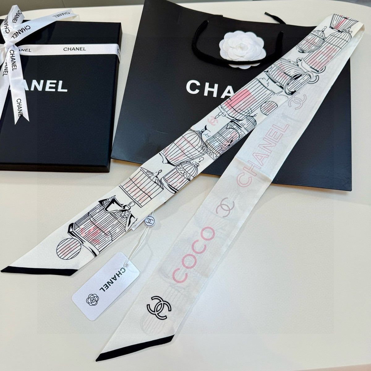 CC  Twilly Mini Scarf 120cm White Mulberry Silk 929777