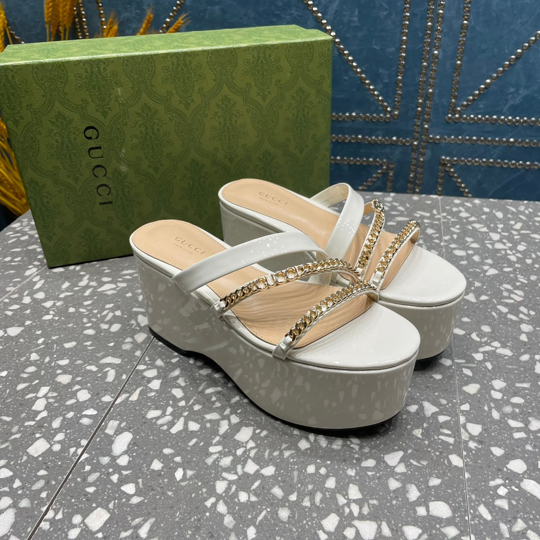 HIGH WEDGE PLATFORM IN WHITE CALFSKIN WITH GOLD HARDWARE