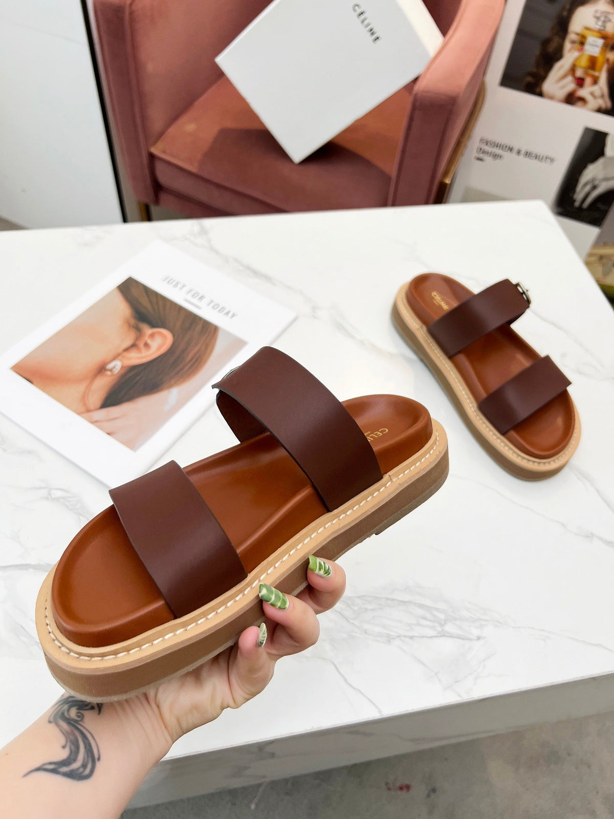 TWO-STRAP SANDALS IN CHESTNUT BROWN CALFSKIN
