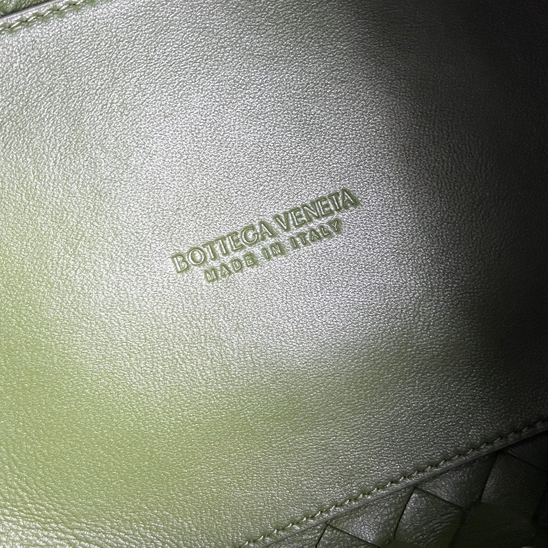 BV Parachute Intrecciato Shoulder Bag Green Cowhide 545172
