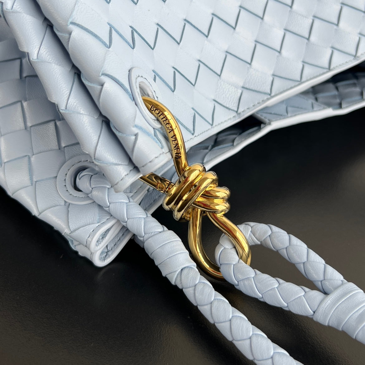 BV Intrecciato 30cm Bag Blue Leather 545173