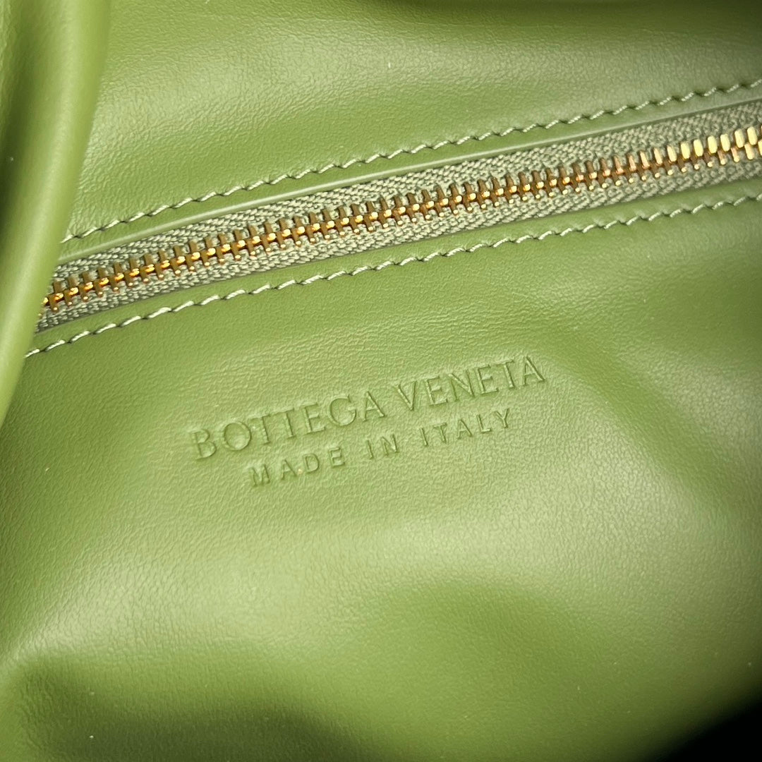 BV Hop Bag Green Leather