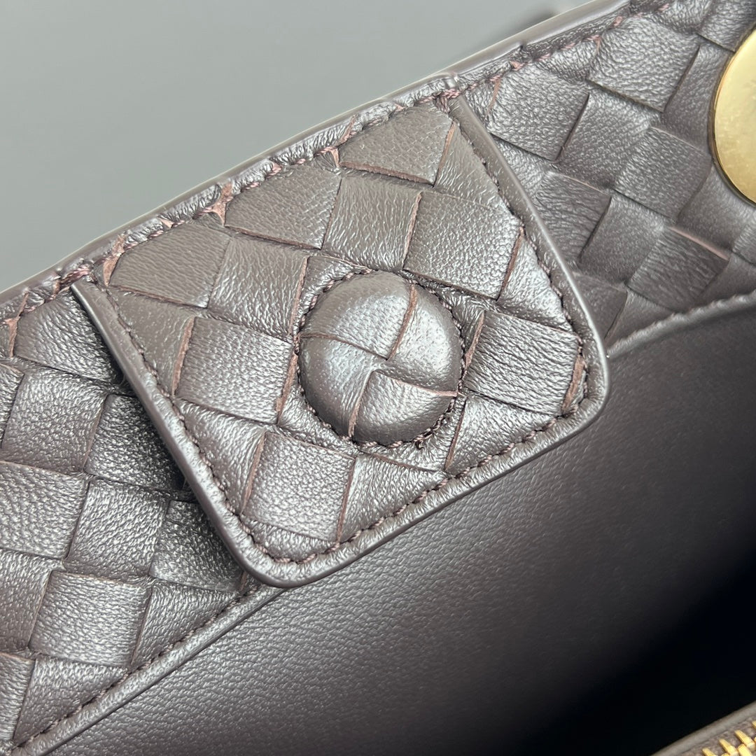 BV Basket 31cm Bag Chocolate Napa lambskin 563688