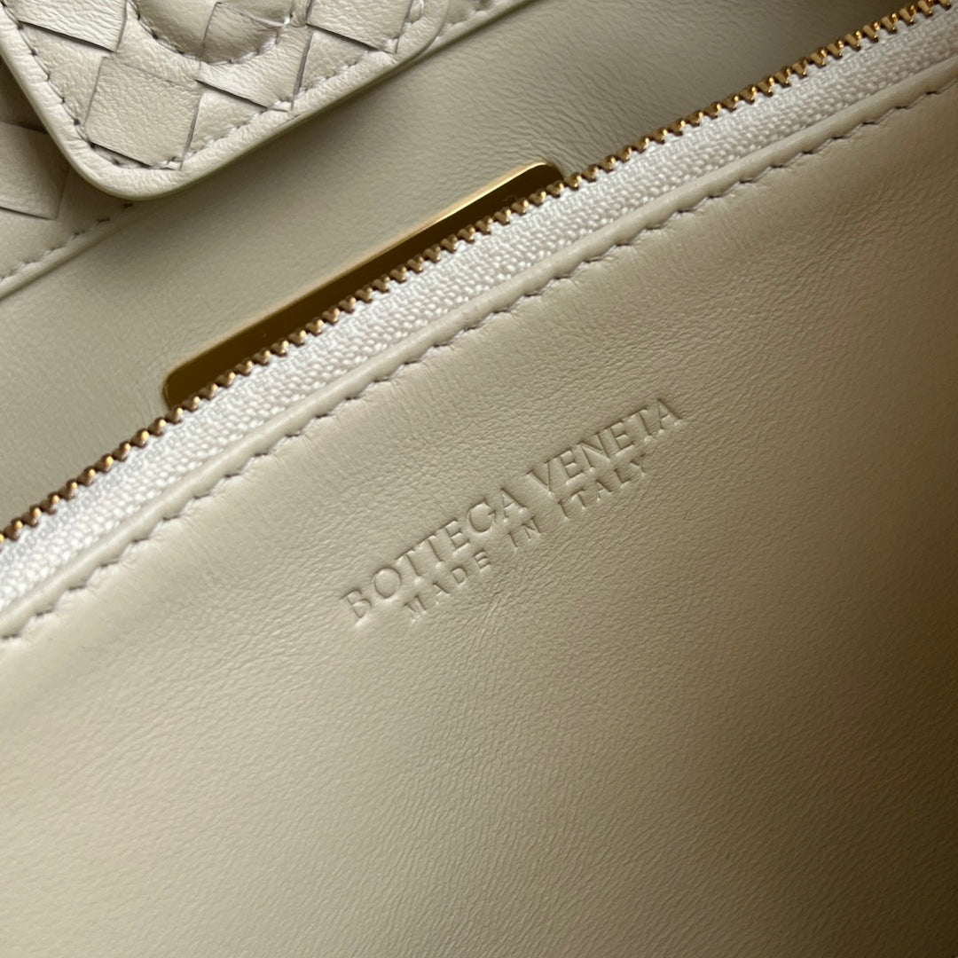 BV Basket 31cm Bag White Napa lambskin 563689