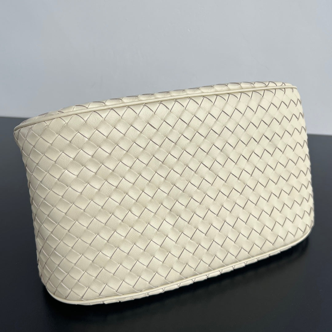 BV Basket 31cm Bag White Napa lambskin 563689