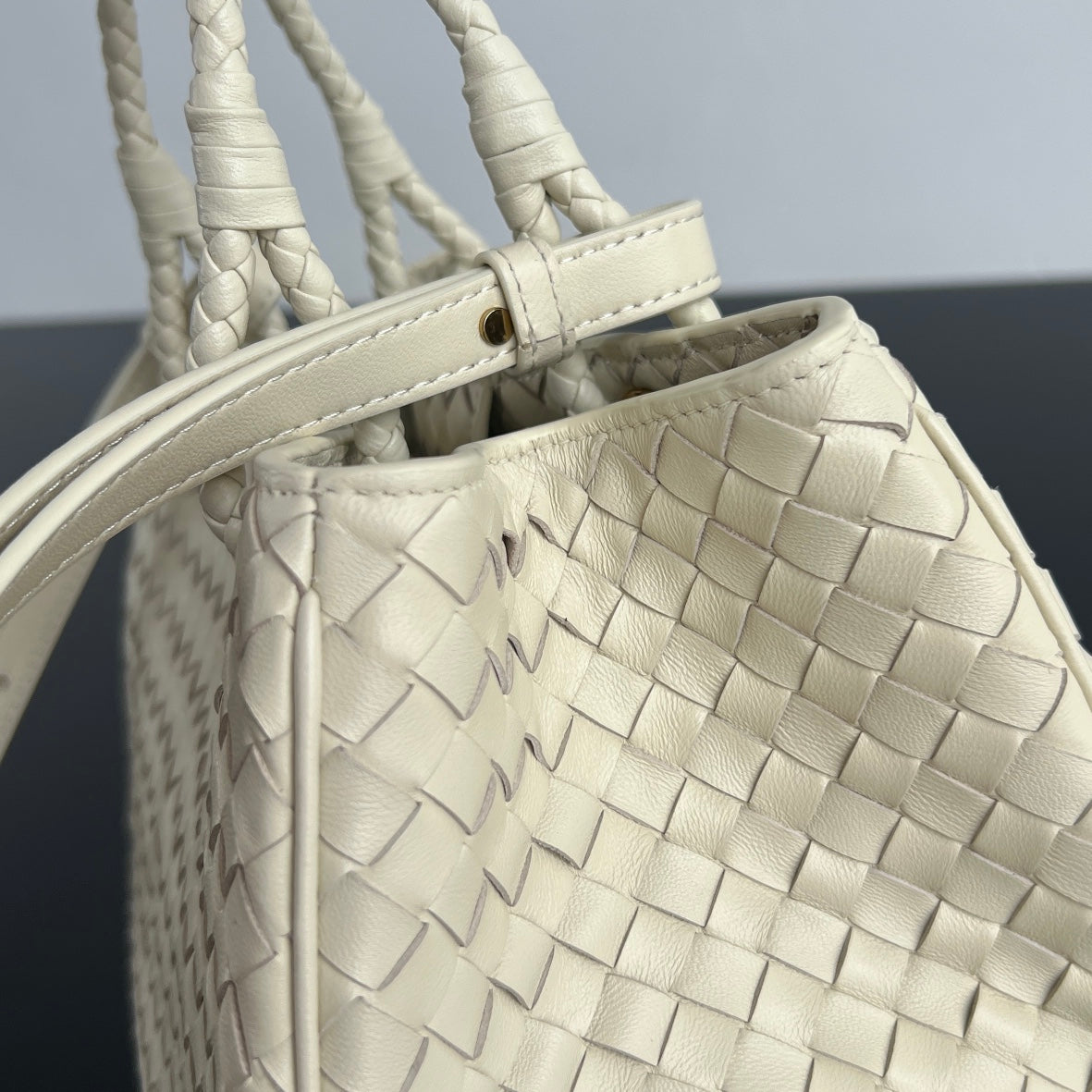 BV Basket 31cm Bag White Napa lambskin 563689