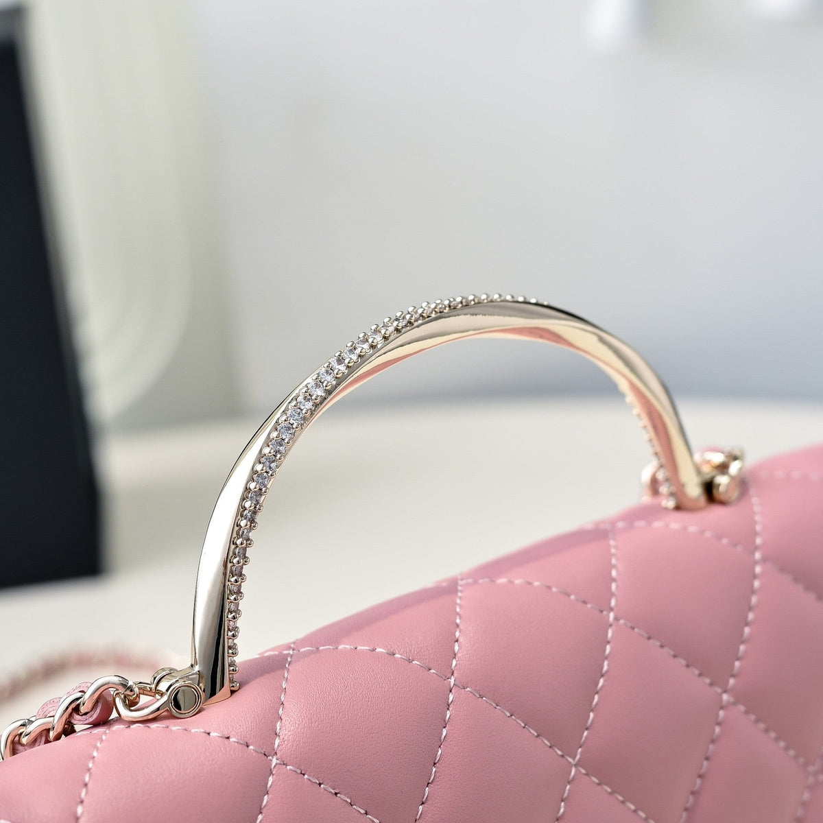 CC 24K Woc Top Handle 19cm Pink Lambskin Light Gold Hardware