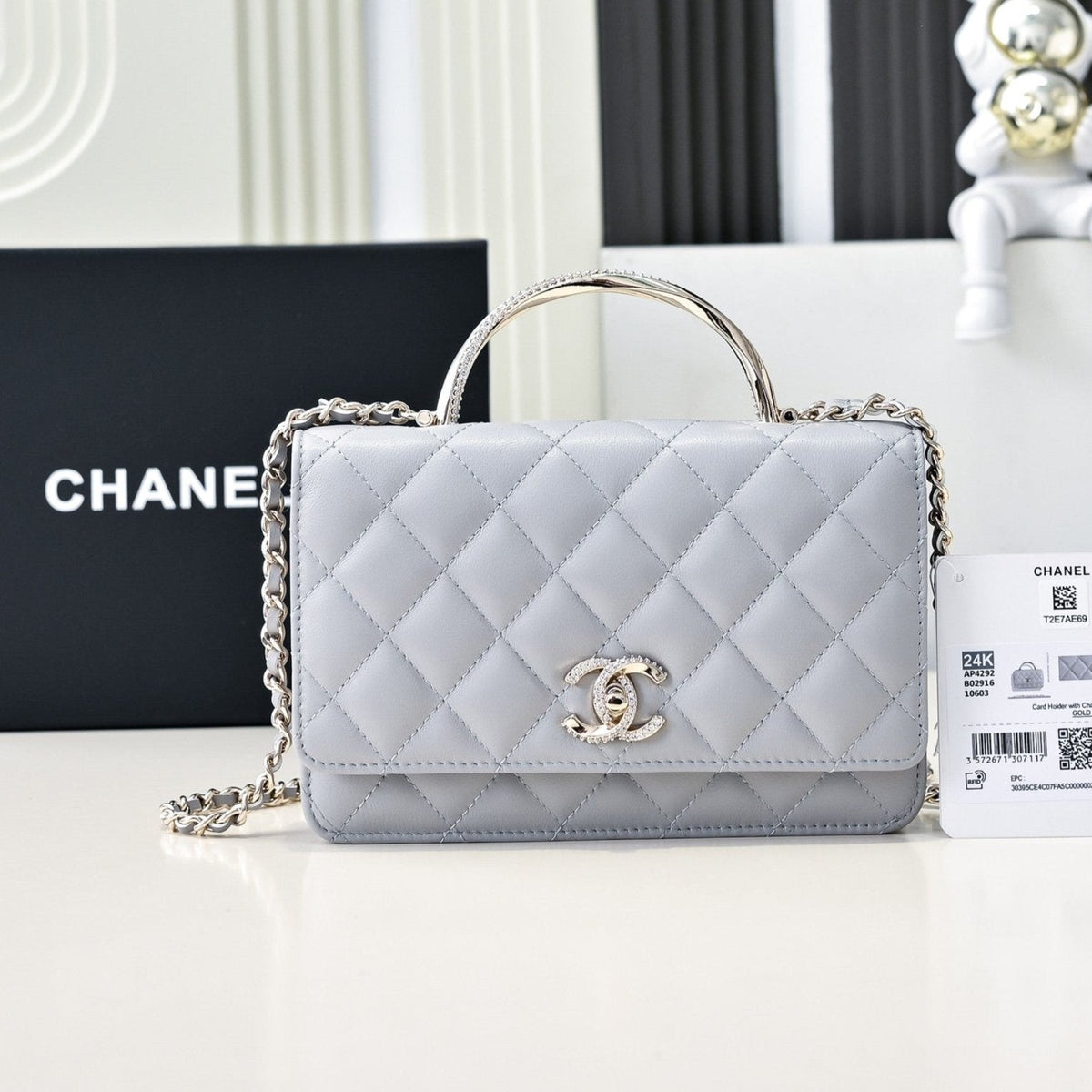 CC 24K Woc Top Handle 19cm Light Grey Lambskin Light Gold Hardware