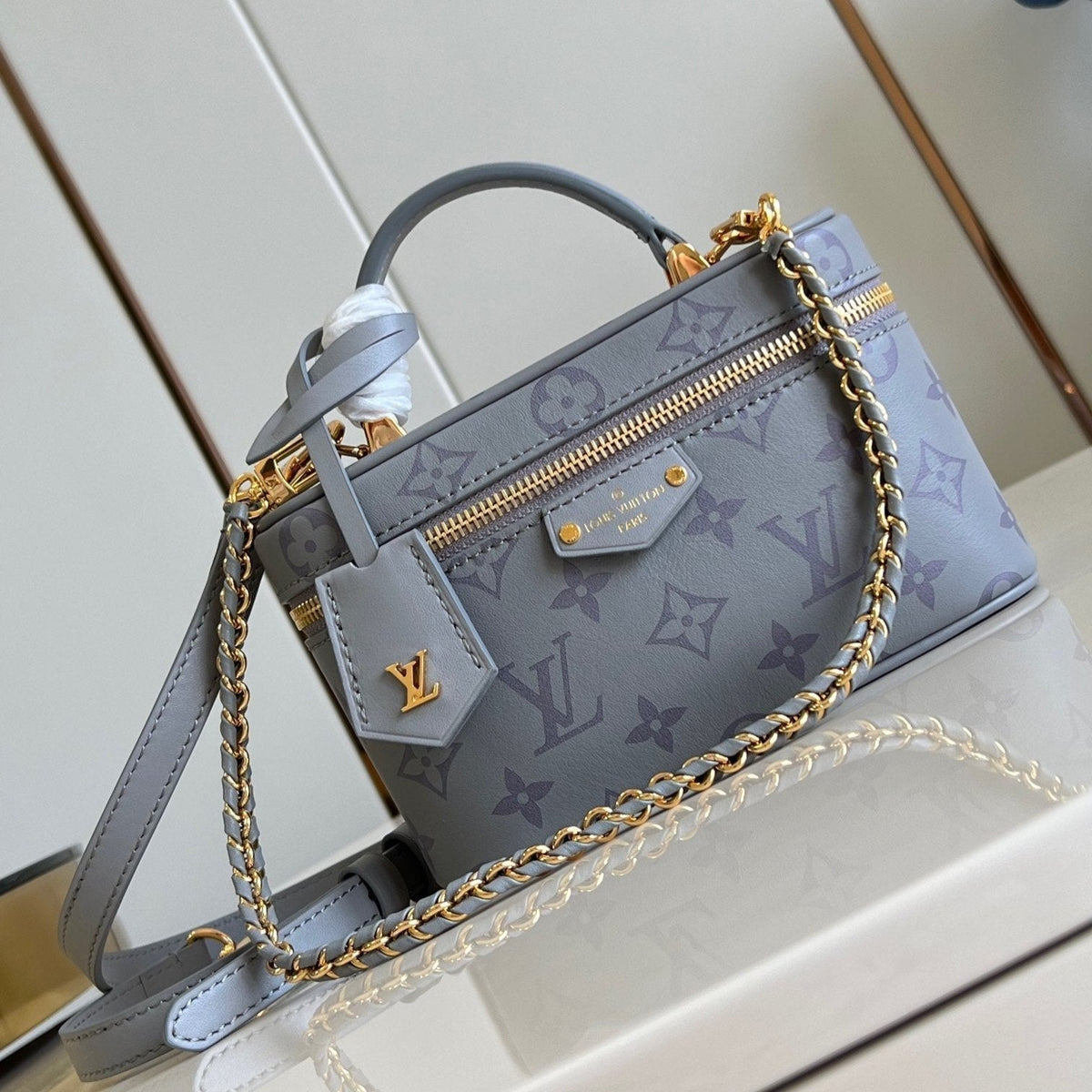 LV VANITY CHAIN POUCH 19 GREY MONOGRAM CALFSKIN
