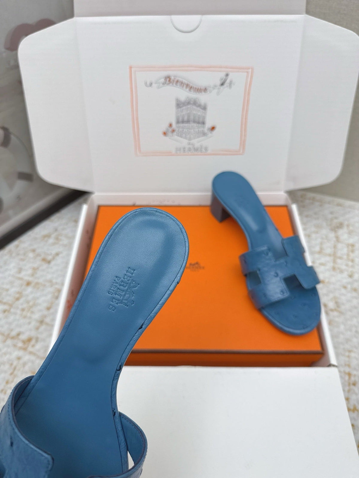 HM 26ss Oran Sandals 50 Blue Ostrich Leather 625127