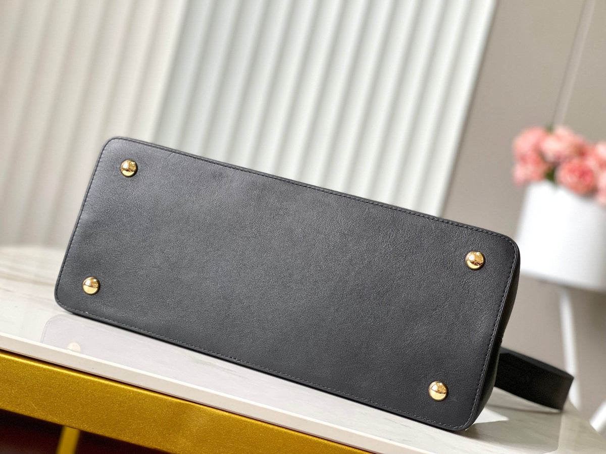 CAPUCINES GM 38CM BLACK TAURILLON LEATHER