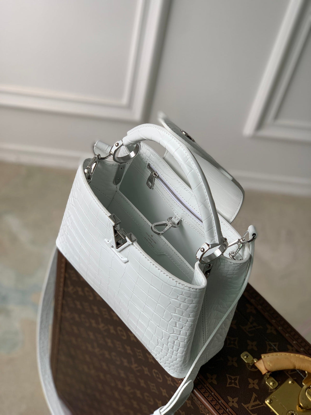 CAPUCINES BB 27 WHITE TAURILLON SILVER HARDWARE